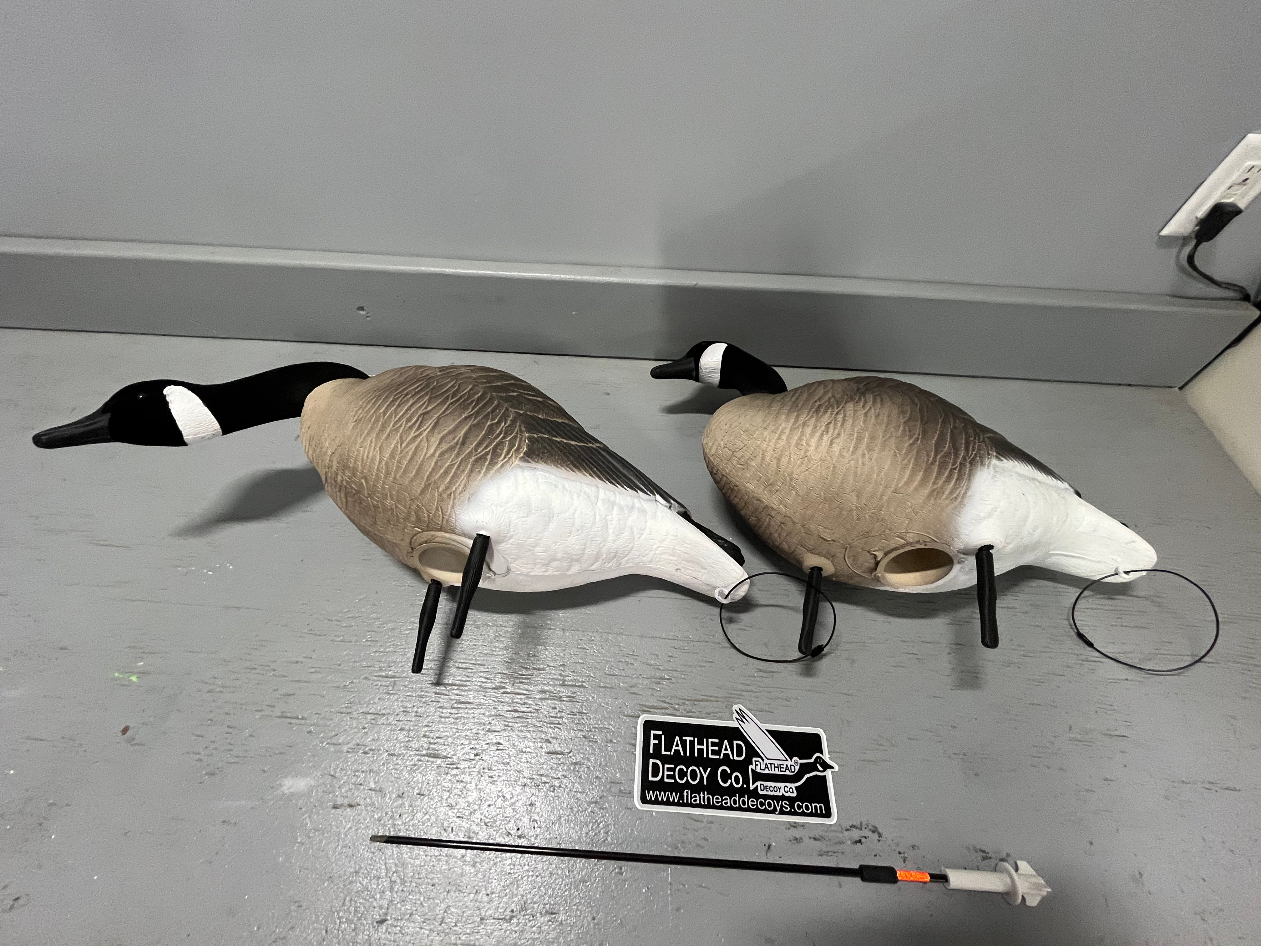 Full Body "Magnum" Canada Goose Decoys "PE Plastic" (hard body) with Flocked Heads and Square Bases - "Per 6-Pack"