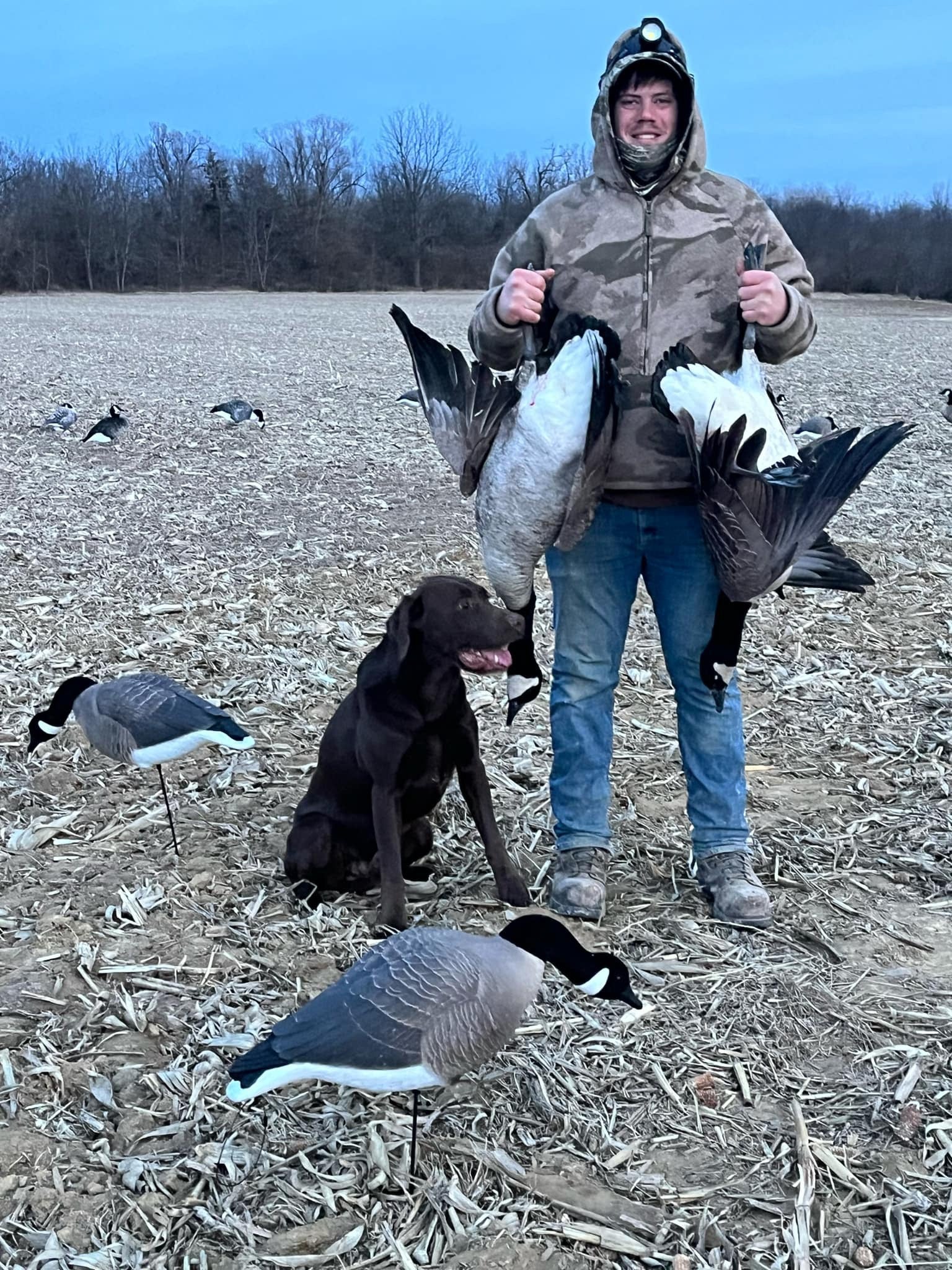 * Pre-Order Sale * Full Body "Magnum" Canada Goose Decoys "PE Plastic" with Flocked Heads. - "Per 6-Pack"