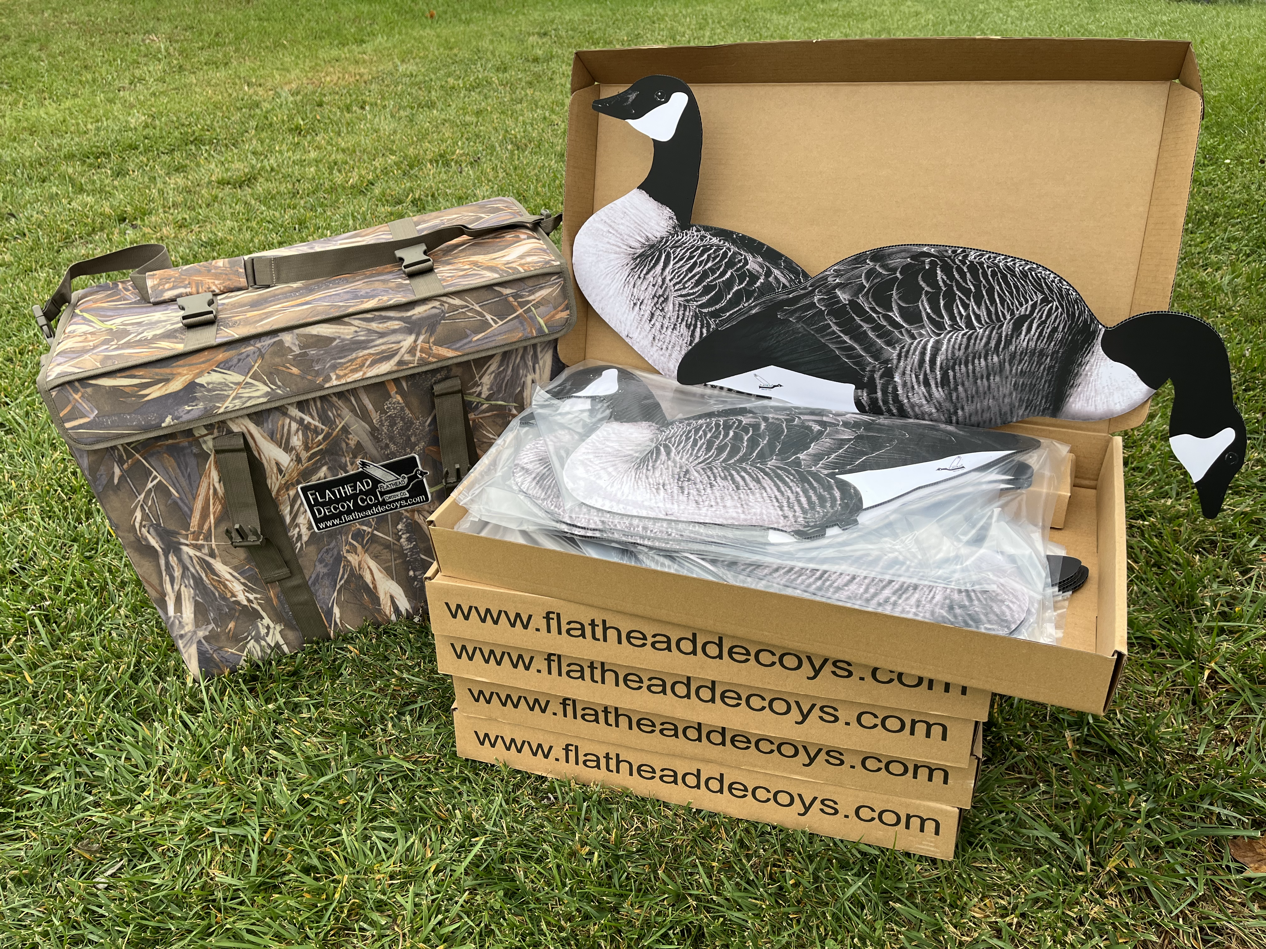 Canada Goose Silhouette Decoys w/Flocked Head” OUTFITTERS (60) PACK" FREE BAG!