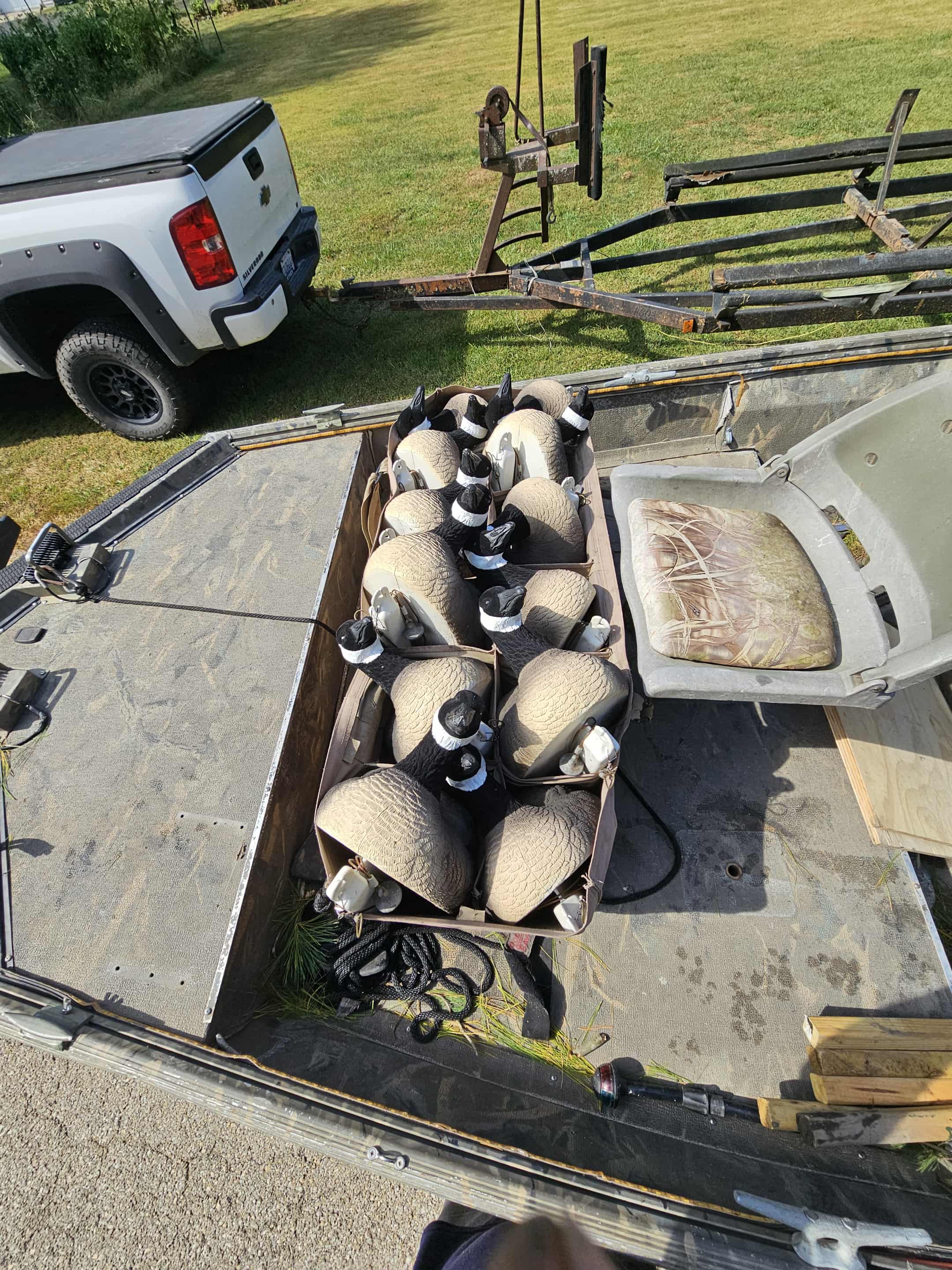 "Pre-Order Sale" PE Canada Goose Floater Decoys with Flocked Heads "Per 6-Pack"