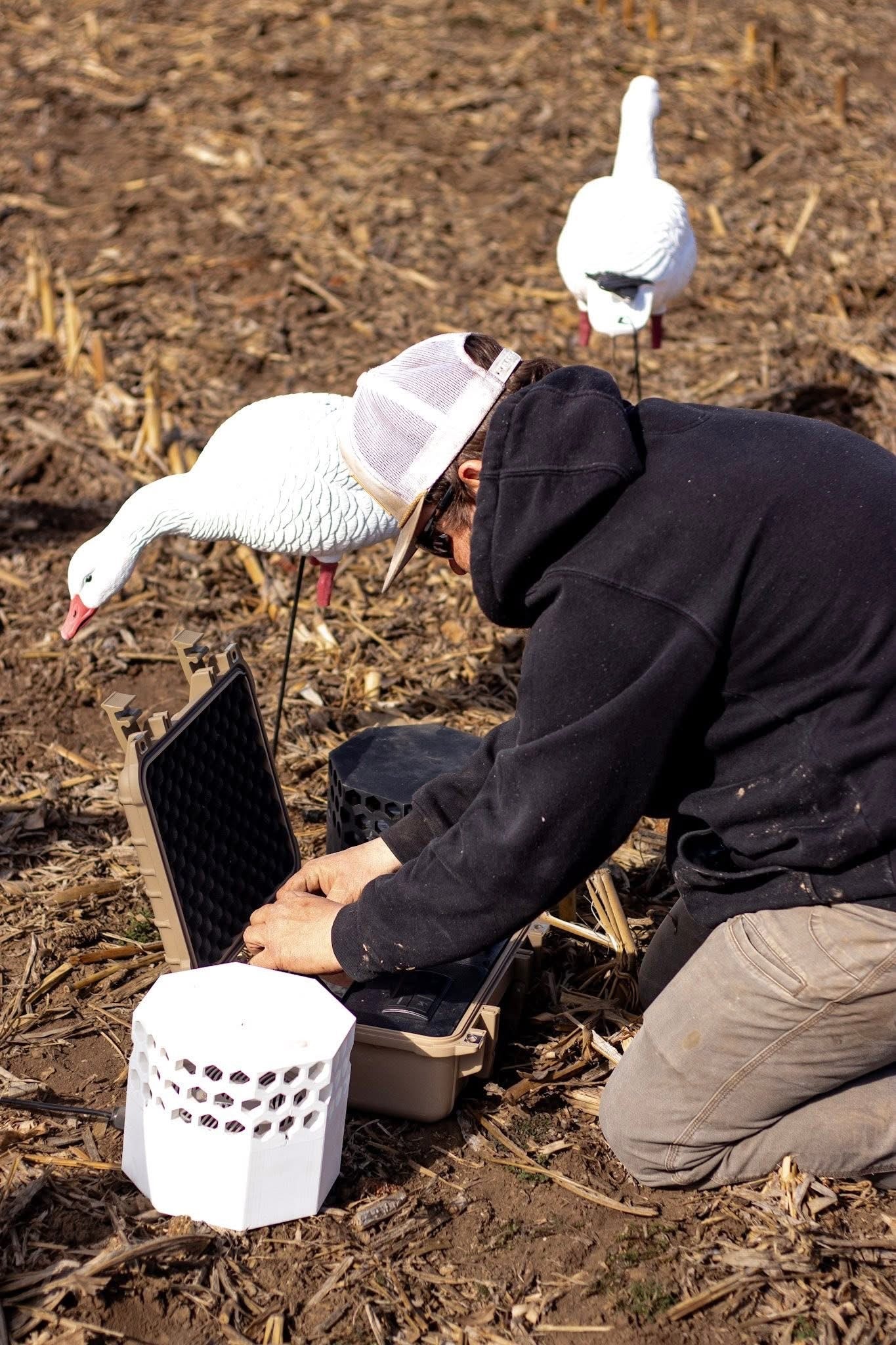 Full Body Snow Goose Decoys "PE Plastic" (hard body) with Square Bases - "Per 6-Pack"